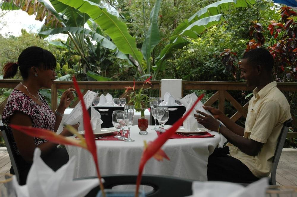 Forres Park Hotel Kingston Buitenkant foto